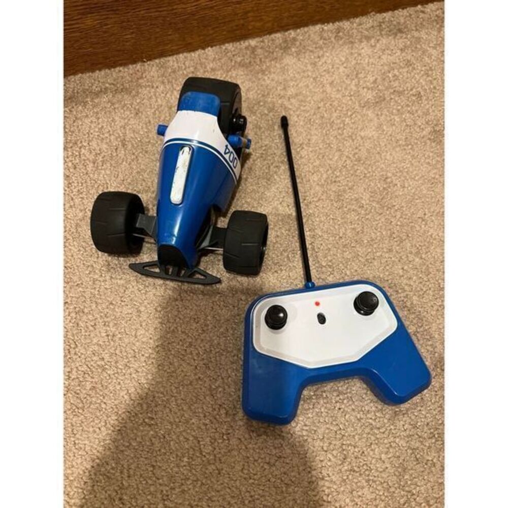 Sharper Image Phantom Trike‎ Rc Car Blue